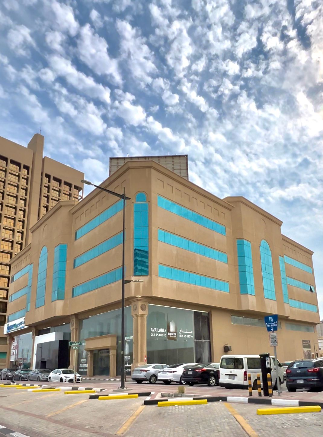 مكتب عصري مجهز بالكامل داخل أحد عقارات مربع الشيخ